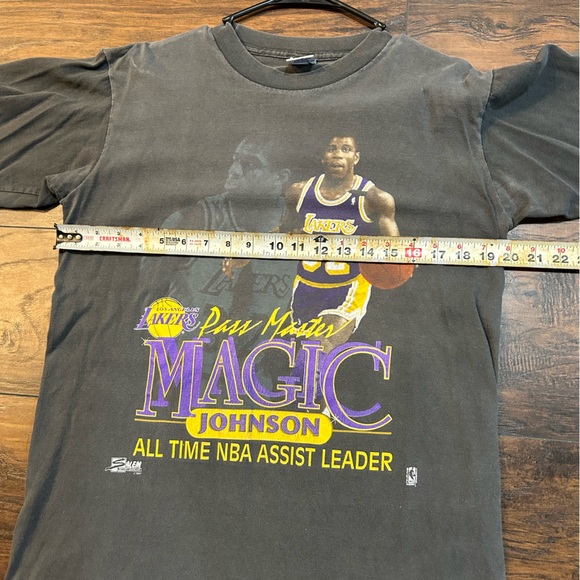 Magic Johnson Los Angeles Lakers NBA All Time Assists Leader Salem Vintage Shirt - Picture 8 of 8